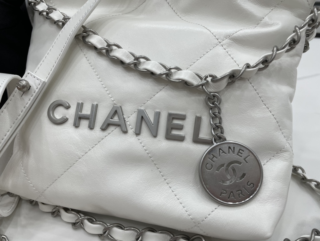 Chanel 22 Hanbag White Calfskin With Silver-Tone Metal Mini Size 18cm