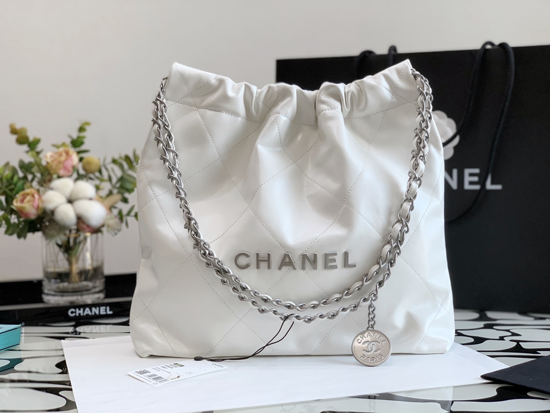 Chanel 22 Hanbag White Calfskin With Silver-Tone Metal Small Size 30cm