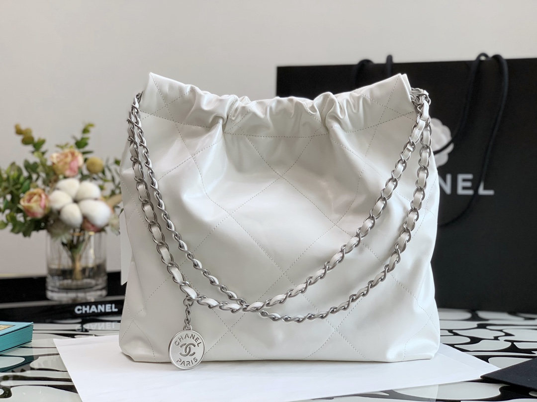 Chanel 22 Hanbag White Calfskin With Silver-Tone Metal Small Size 30cm