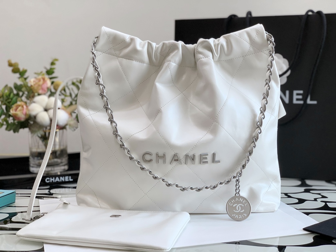 Chanel 22 Hanbag White Calfskin With Silver-Tone Metal Small Size 30cm