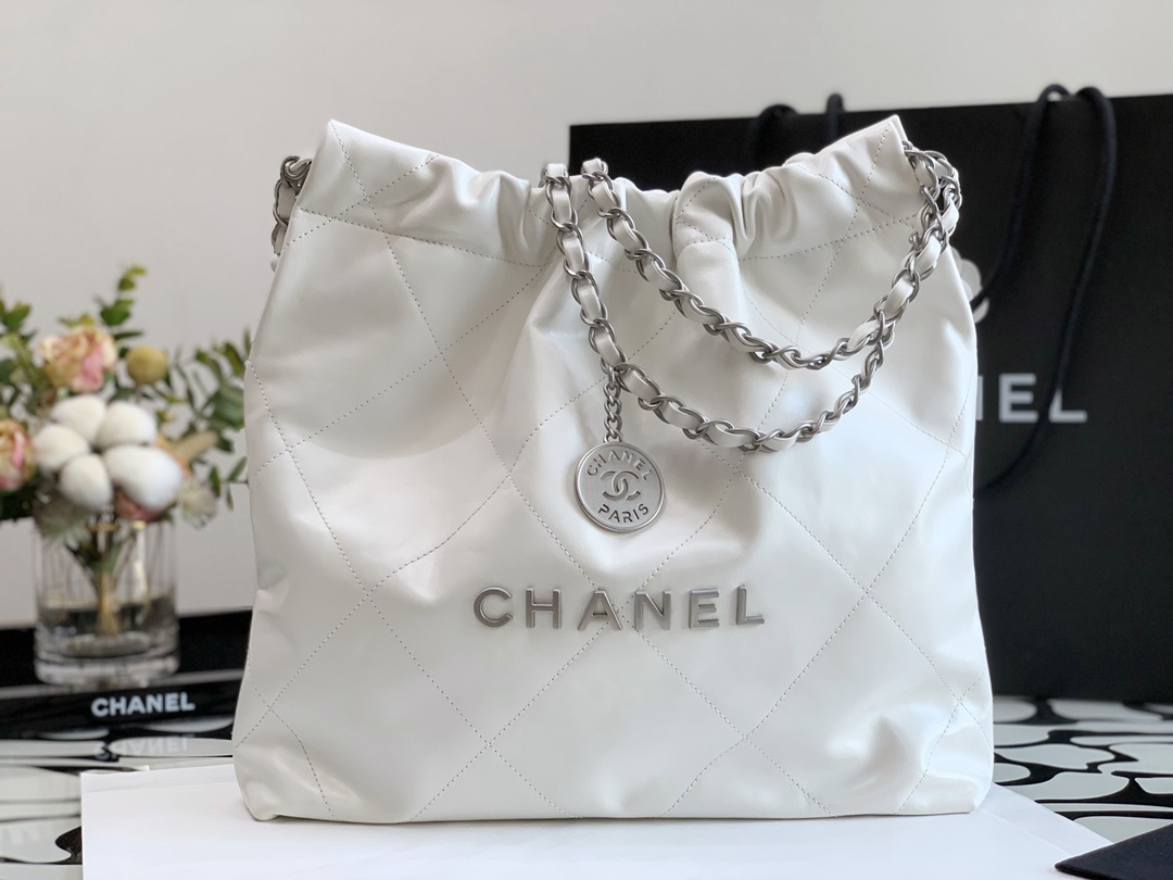 Chanel 22 Hanbag White Calfskin With Silver-Tone Metal Small Size 30cm