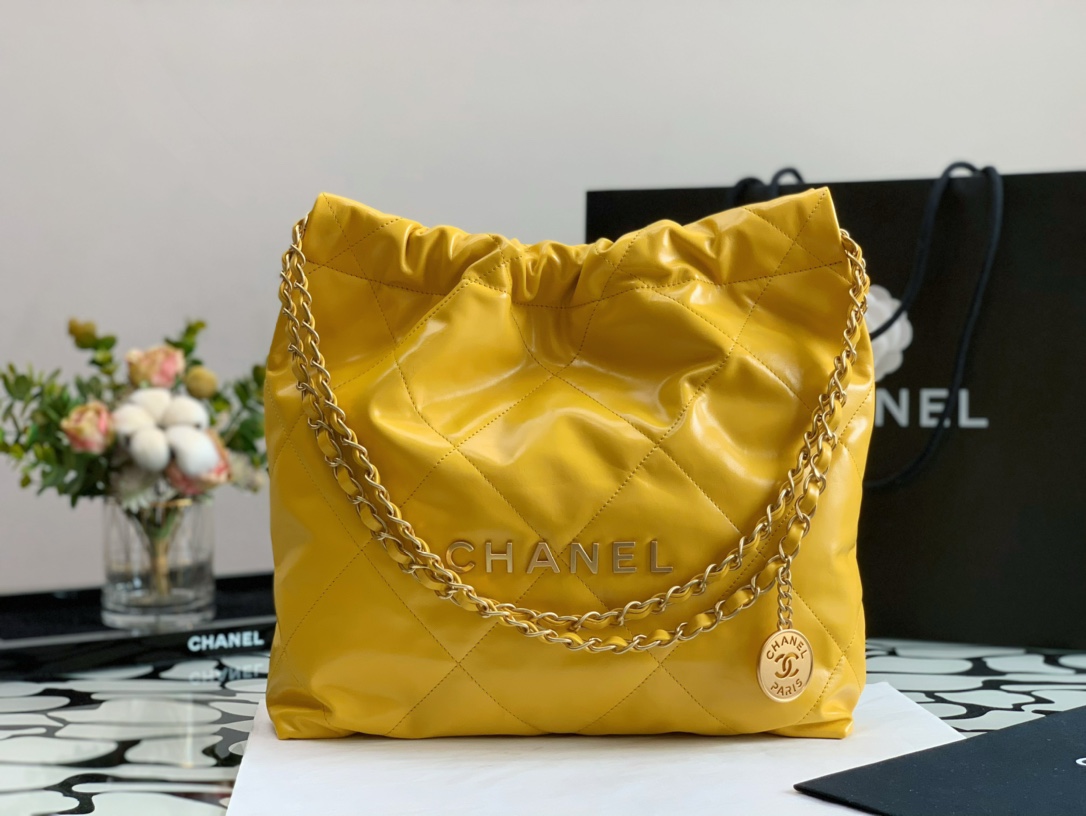 Chanel 22 Hanbag Yellow Calfskin With Gold-Tone Metal Medium 35cm