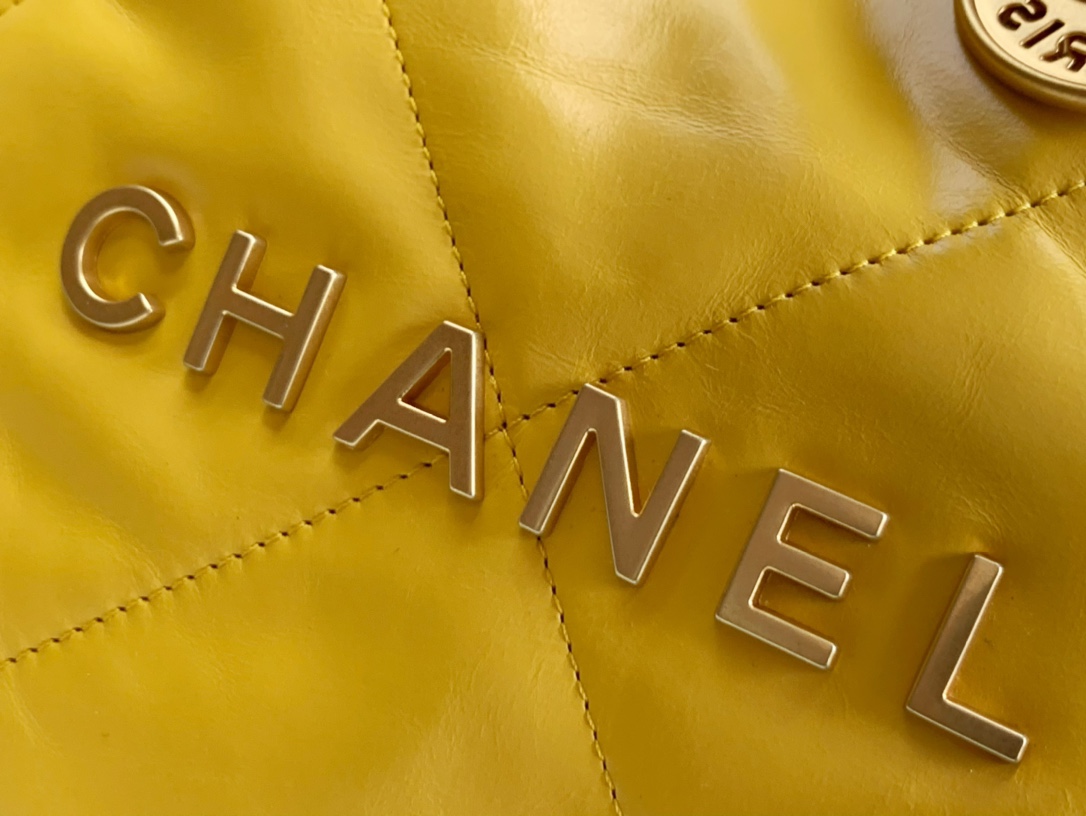 Chanel 22 Hanbag Yellow Calfskin With Gold-Tone Metal Medium 35cm