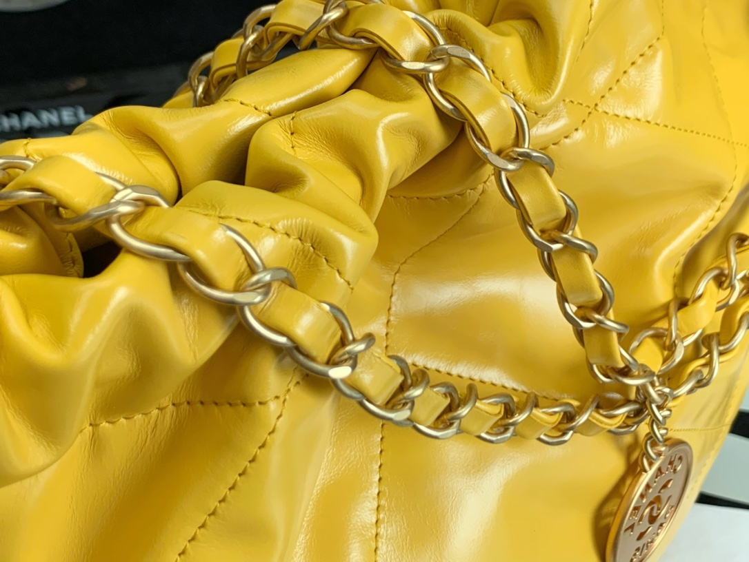 Chanel 22 Hanbag Yellow Calfskin With Gold-Tone Metal Medium 35cm