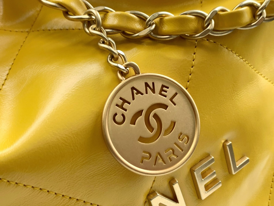 Chanel 22 Hanbag Yellow Calfskin With Gold-Tone Metal Small Size 30cm
