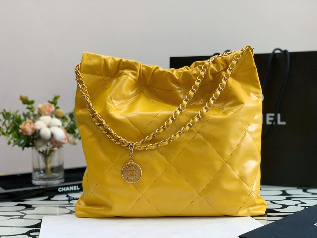 Chanel 22 Hanbag Yellow Calfskin With Gold-Tone Metal Small Size 30cm