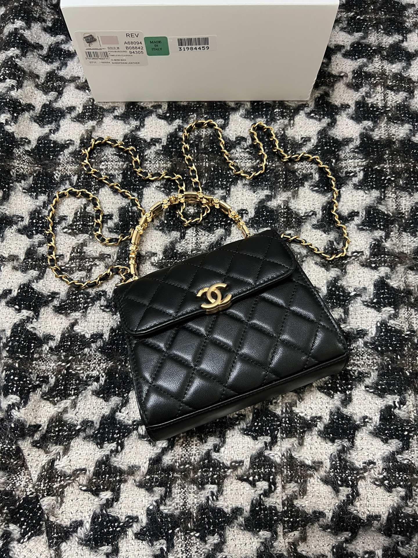 Chanel 22B Enamel Top Handle Handbag Black