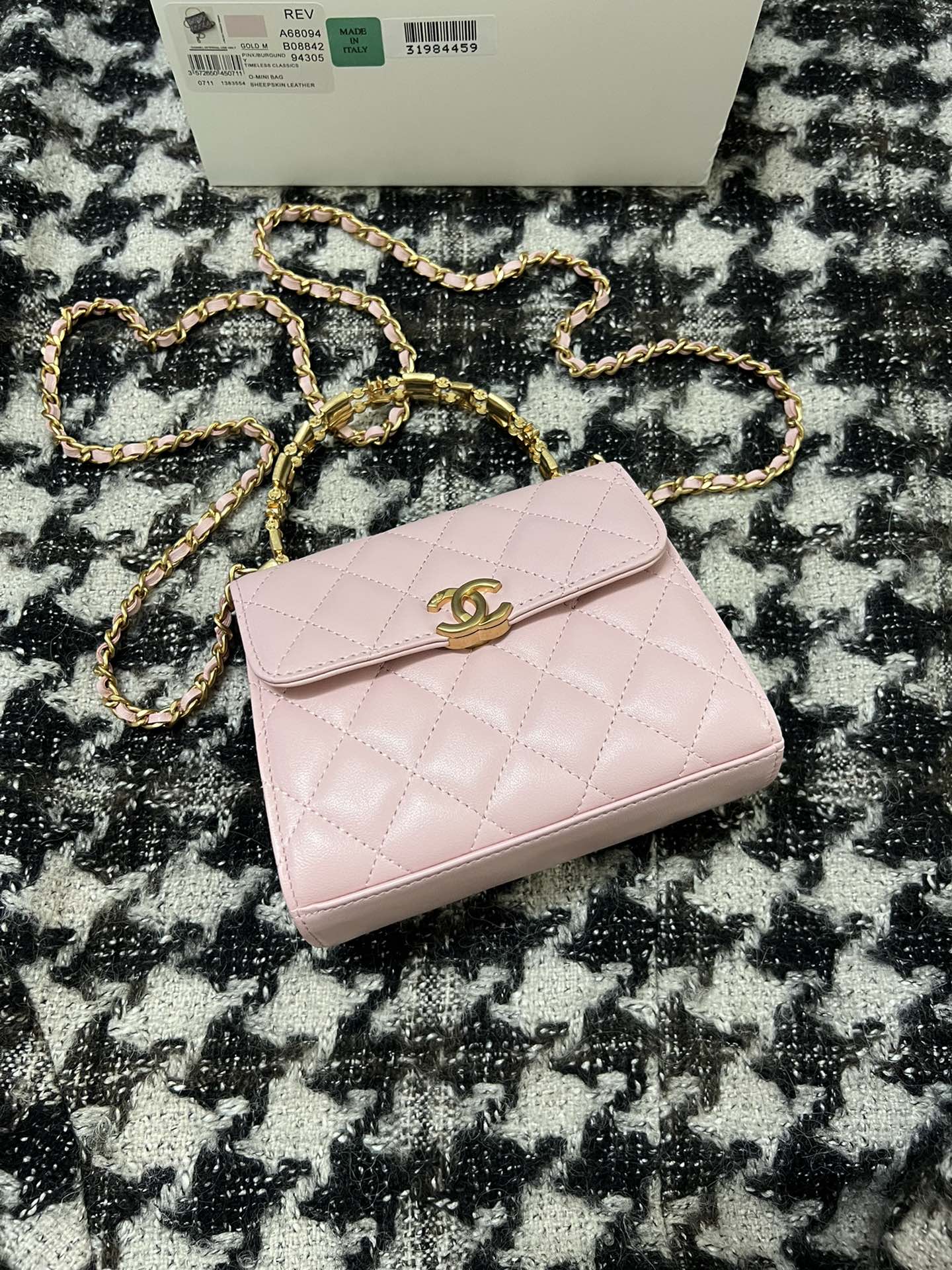 Chanel 22B Enamel Top Handle Handbag Pink