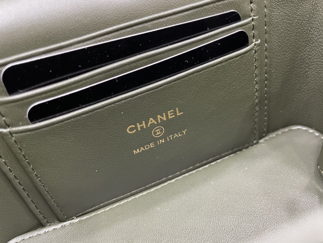 Chanel 22k Box Bag Lambskin Green Leather A68105