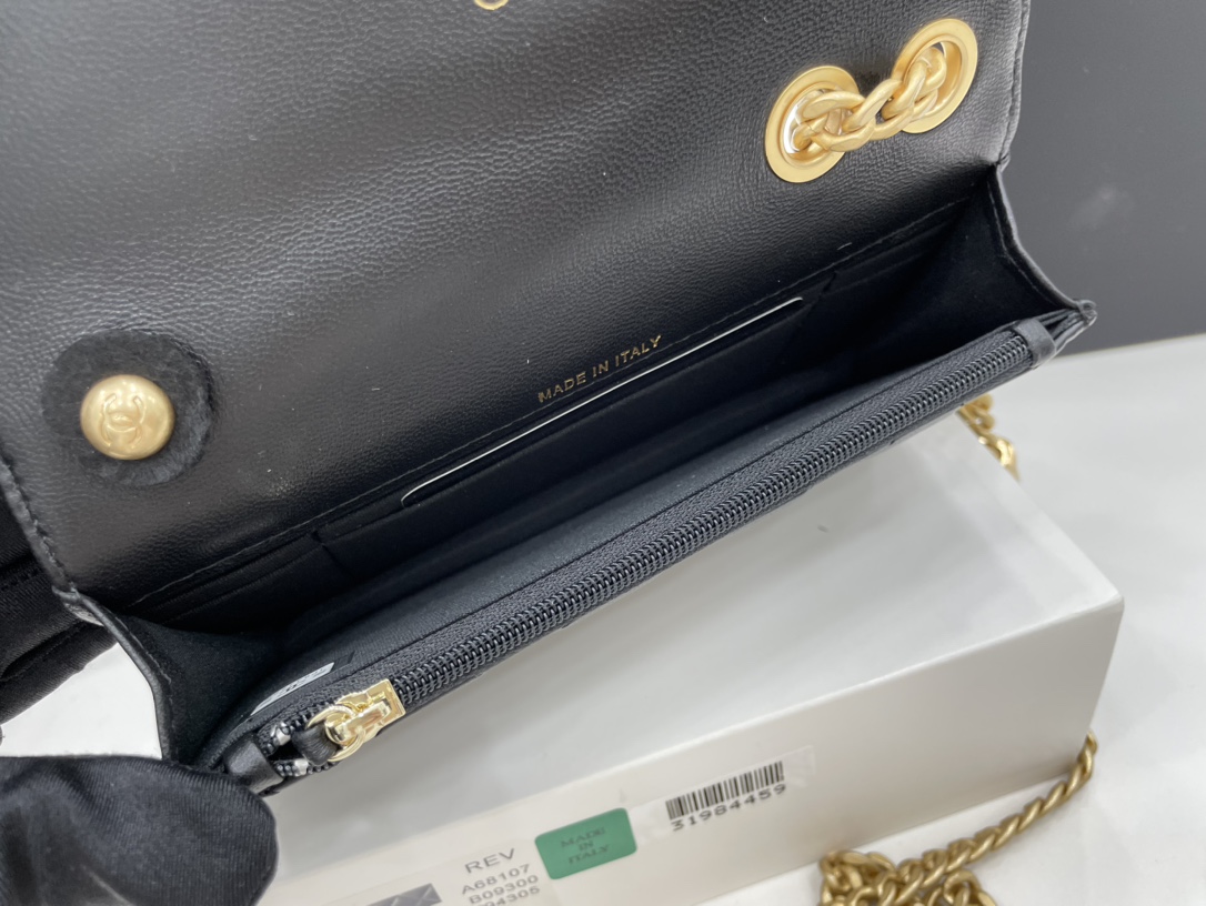 Chanel 22k Flap Bag Lambskin Black Leather AS3609
