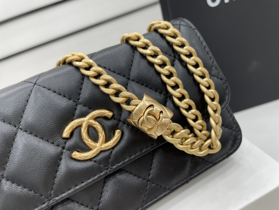 Chanel 22k Flap Bag Lambskin Black Leather AS3609