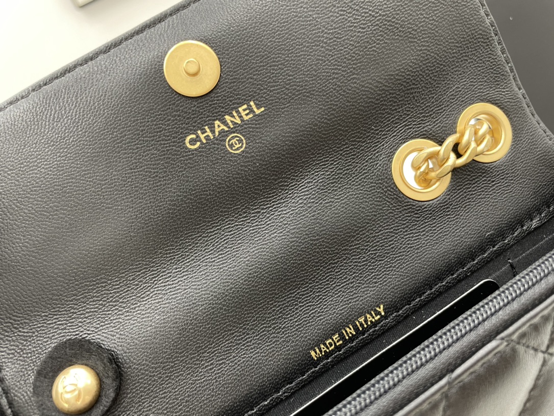 Chanel 22k Flap Bag Lambskin Black Leather AS3609