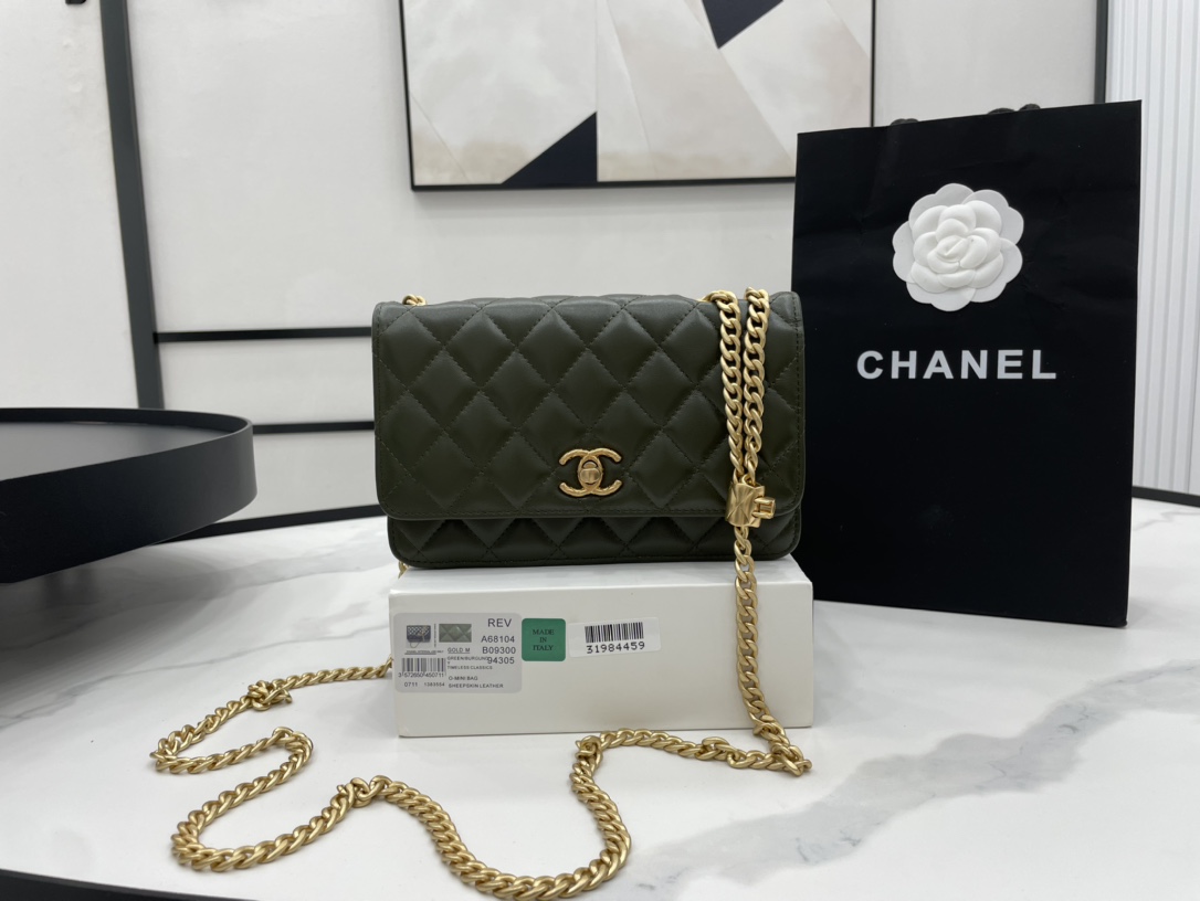 Chanel 22k Woc Wallet on Chain Lambskin Green Leather A68104