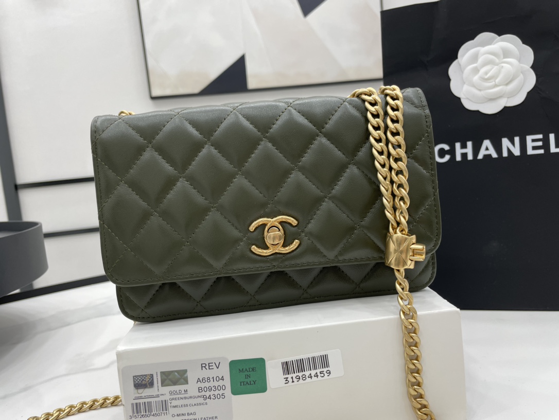 Chanel 22k Woc Wallet on Chain Lambskin Green Leather A68104