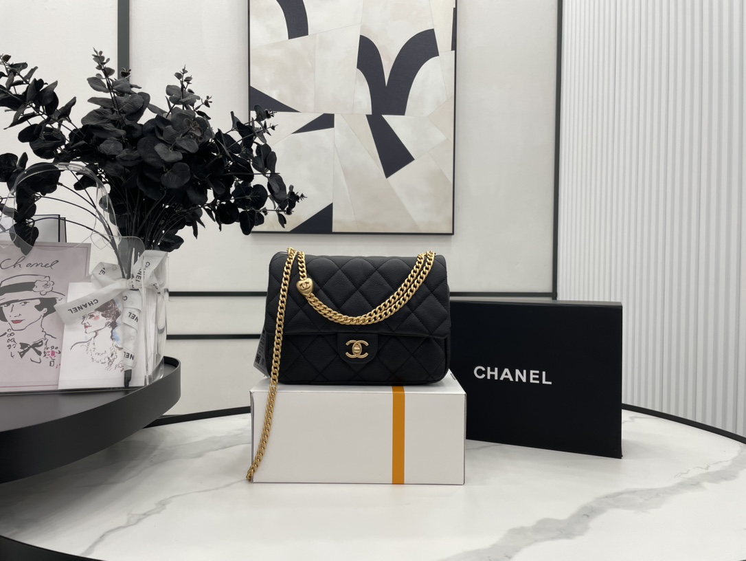 Chanel 23P AS3829 Heart Chain Adjustable Buckle CC Logo Large Flap Bag Black Grained Calfskin