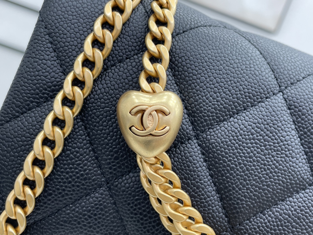 Chanel 23P AS3829 Heart Chain Adjustable Buckle CC Logo Large Flap Bag Black Grained Calfskin