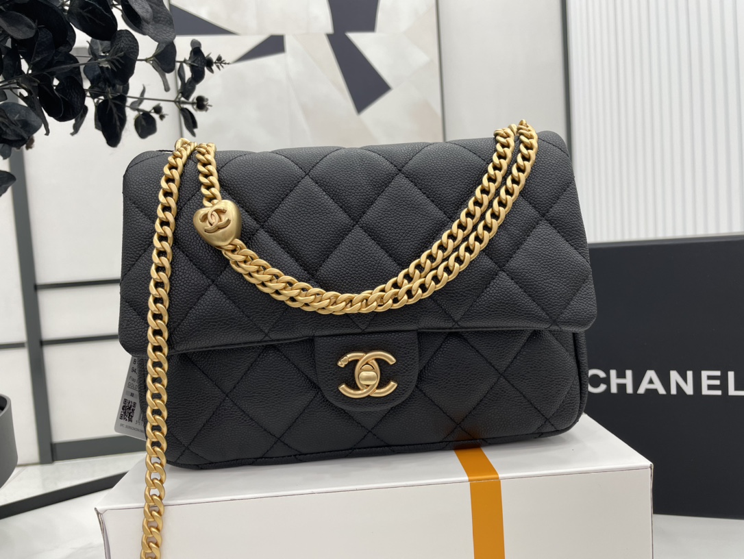 Chanel 23P AS3829 Heart Chain Adjustable Buckle CC Logo Large Flap Bag Black Grained Calfskin