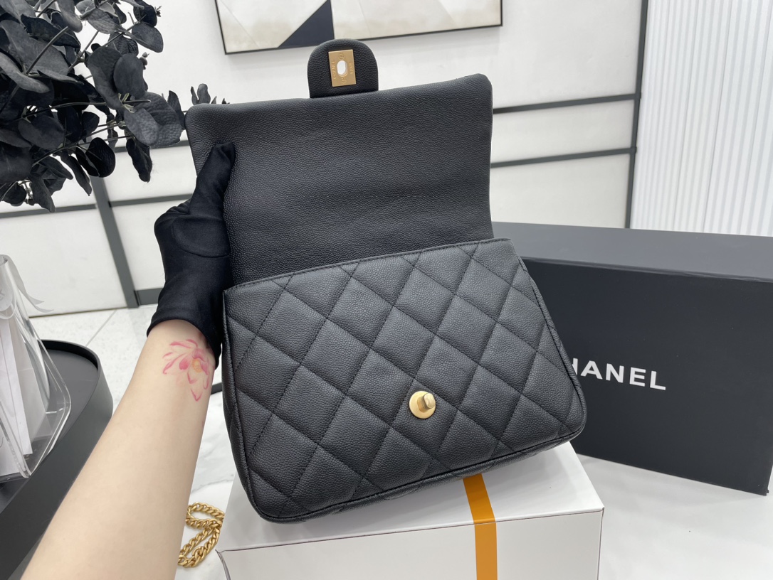 Chanel 23P AS3829 Heart Chain Adjustable Buckle CC Logo Large Flap Bag Black Grained Calfskin