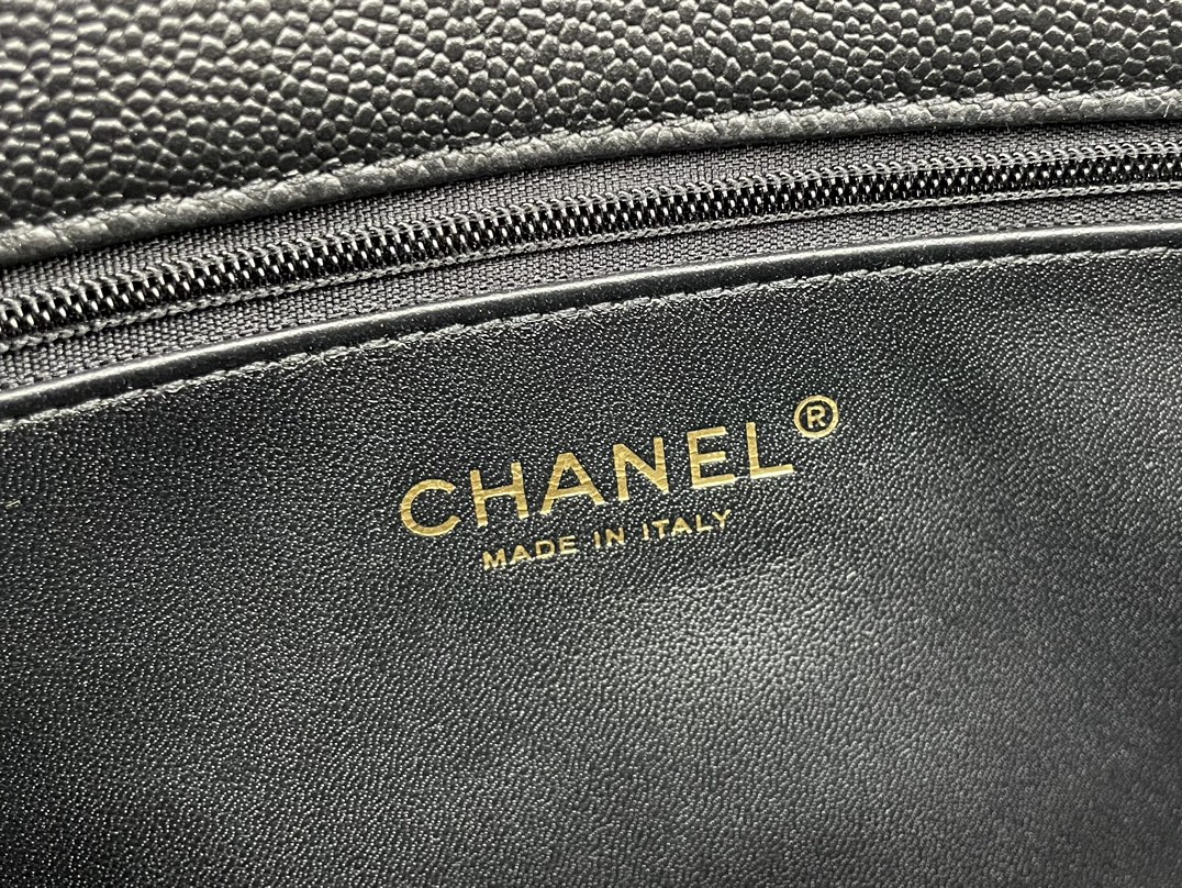 Chanel 23P AS3829 Heart Chain Adjustable Buckle CC Logo Large Flap Bag Black Grained Calfskin