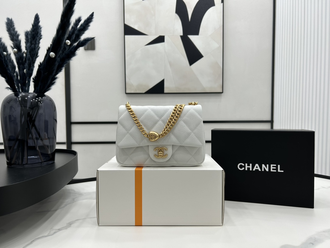 Chanel 23P AS3829 Heart Chain Adjustable Buckle CC Logo Large Flap Bag White Grained Calfskin