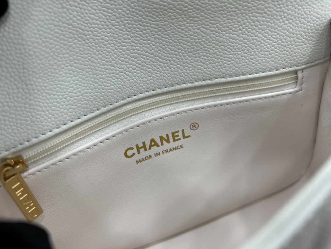 Chanel 23P AS3829 Heart Chain Adjustable Buckle CC Logo Large Flap Bag White Grained Calfskin