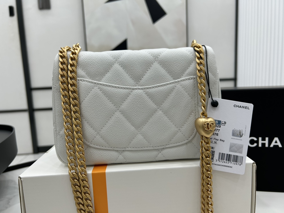 Chanel 23P AS3829 Heart Chain Adjustable Buckle CC Logo Large Flap Bag White Grained Calfskin