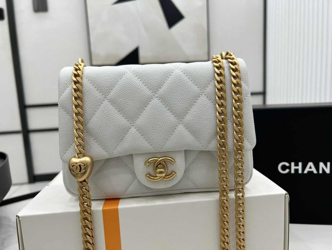 Chanel 23P AS3829 Heart Chain Adjustable Buckle CC Logo Large Flap Bag White Grained Calfskin