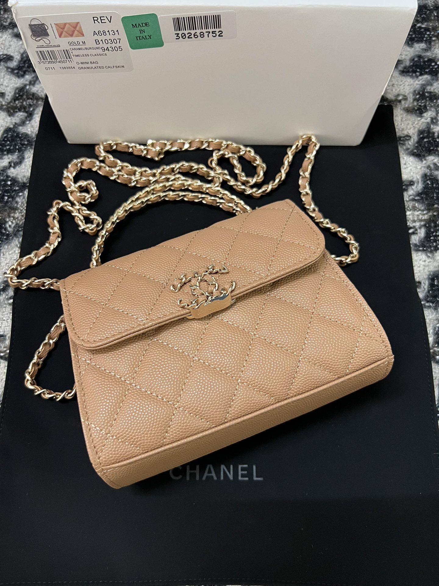 Chanel 23P Small Kelly Top Handle Handbag Cream