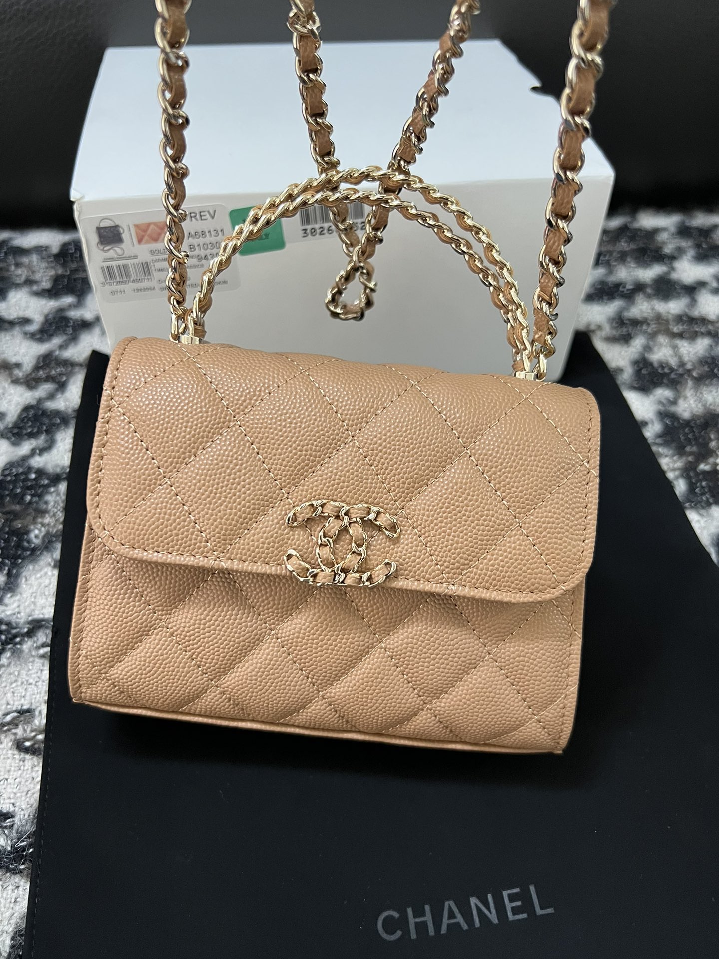 Chanel 23P Small Kelly Top Handle Handbag Cream