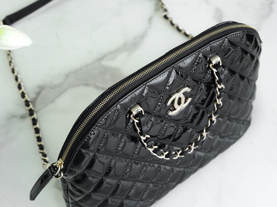 Chanel 23s Large Retro Shoulder Bags Black Shiny