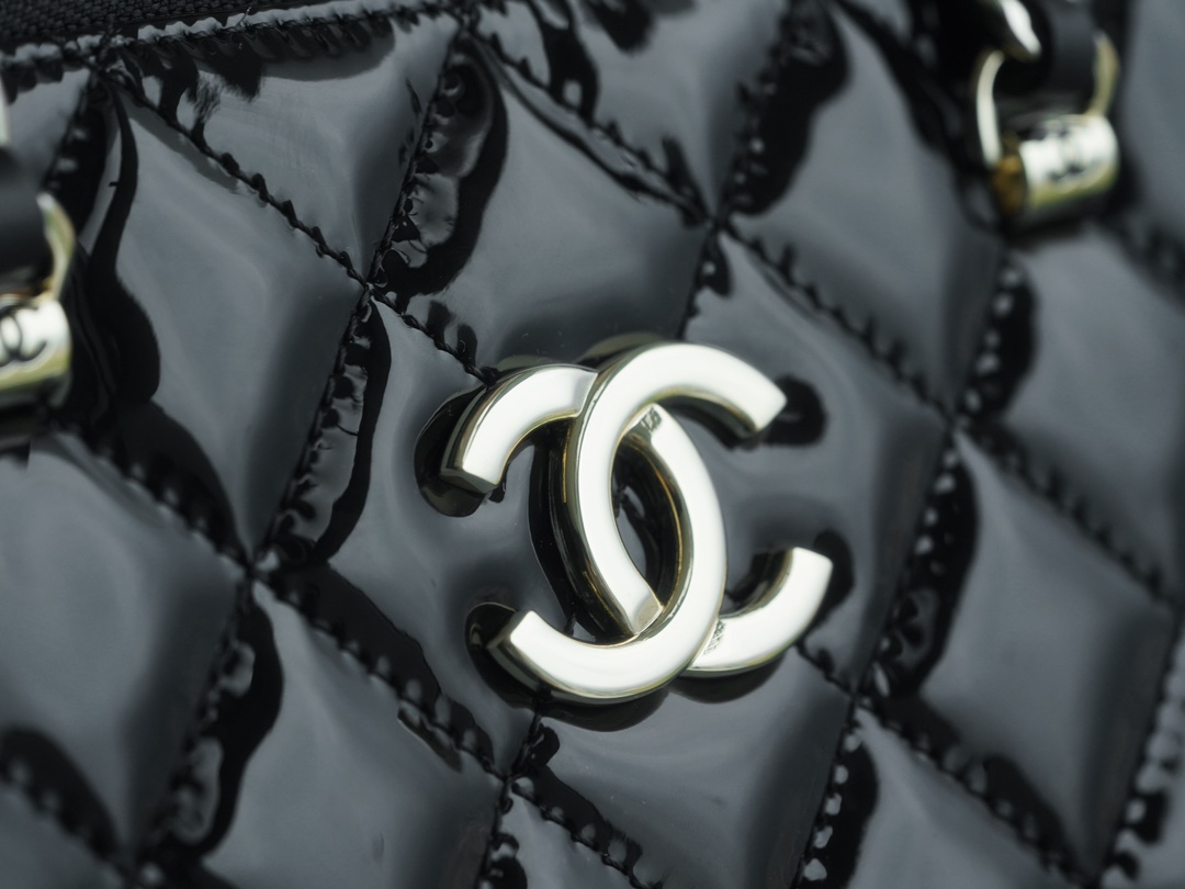 Chanel 23s Large Retro Shoulder Bags Black Shiny