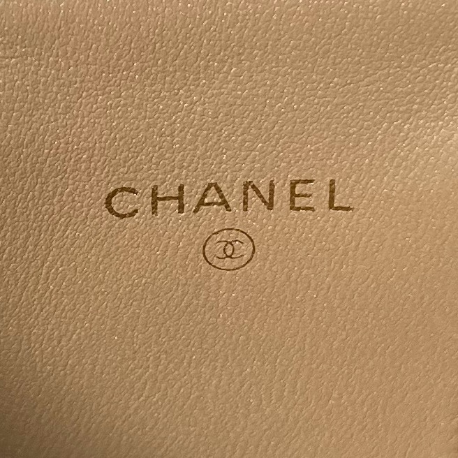 Chanel 24A Chanel CC Adjustable Buckle Chain Strap Black Vanity Case AP3941 White