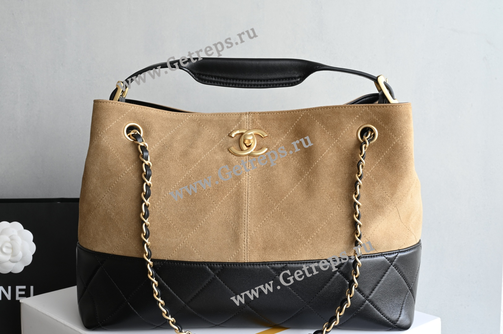Chanel 25 Hobo Bag Black-3