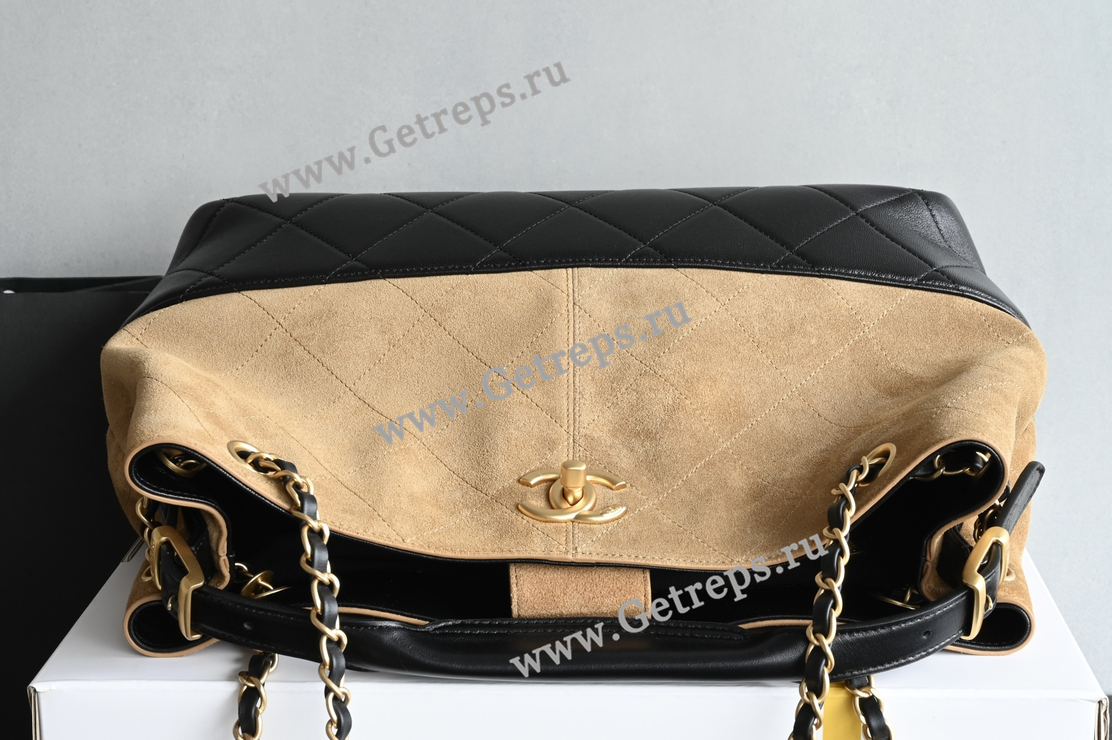 Chanel 25 Hobo Bag Black-3