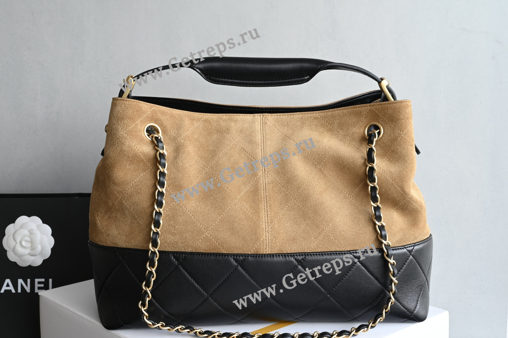 Chanel 25 Hobo Bag Black-3