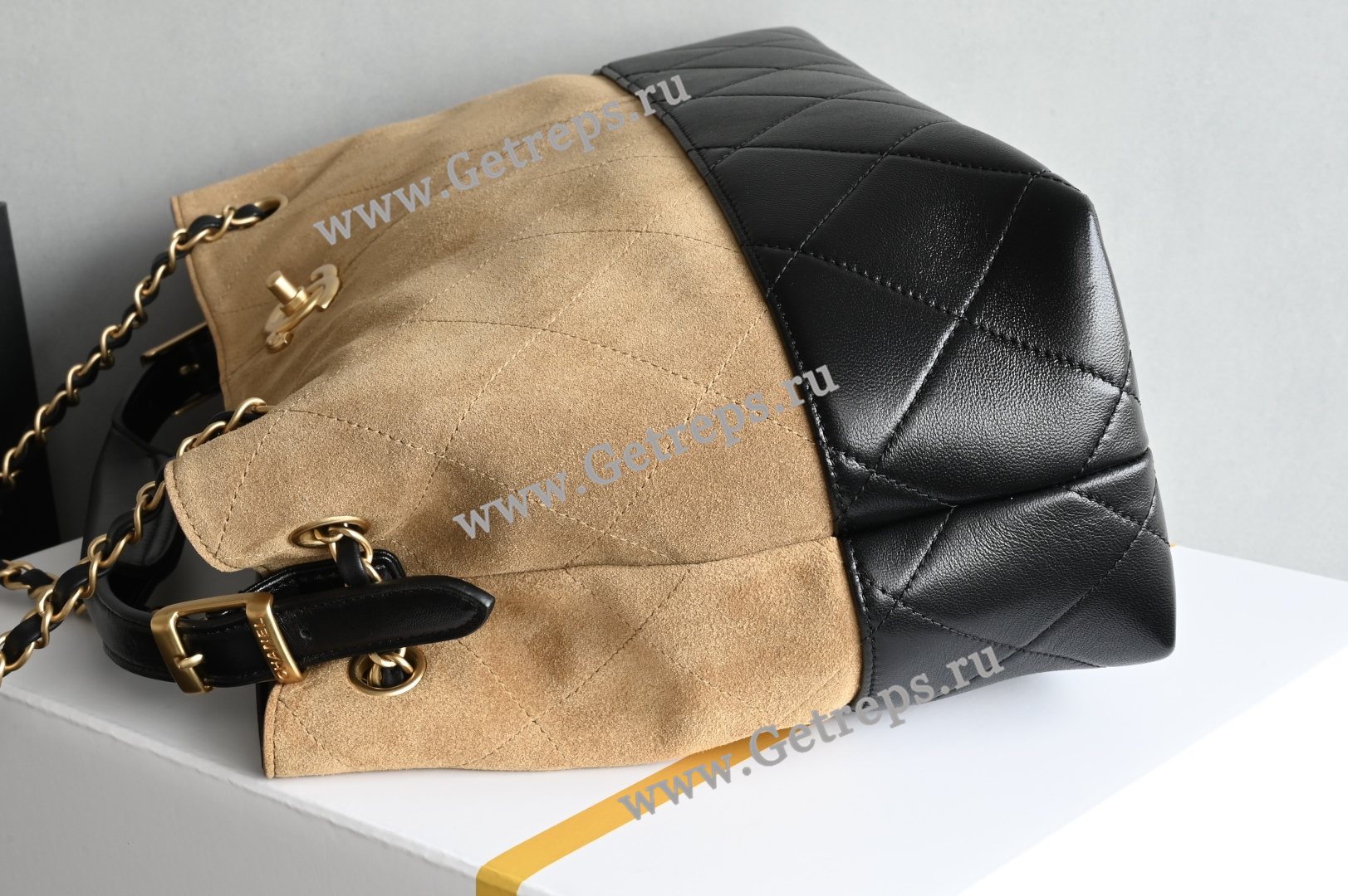 Chanel 25 Hobo Bag Black-3