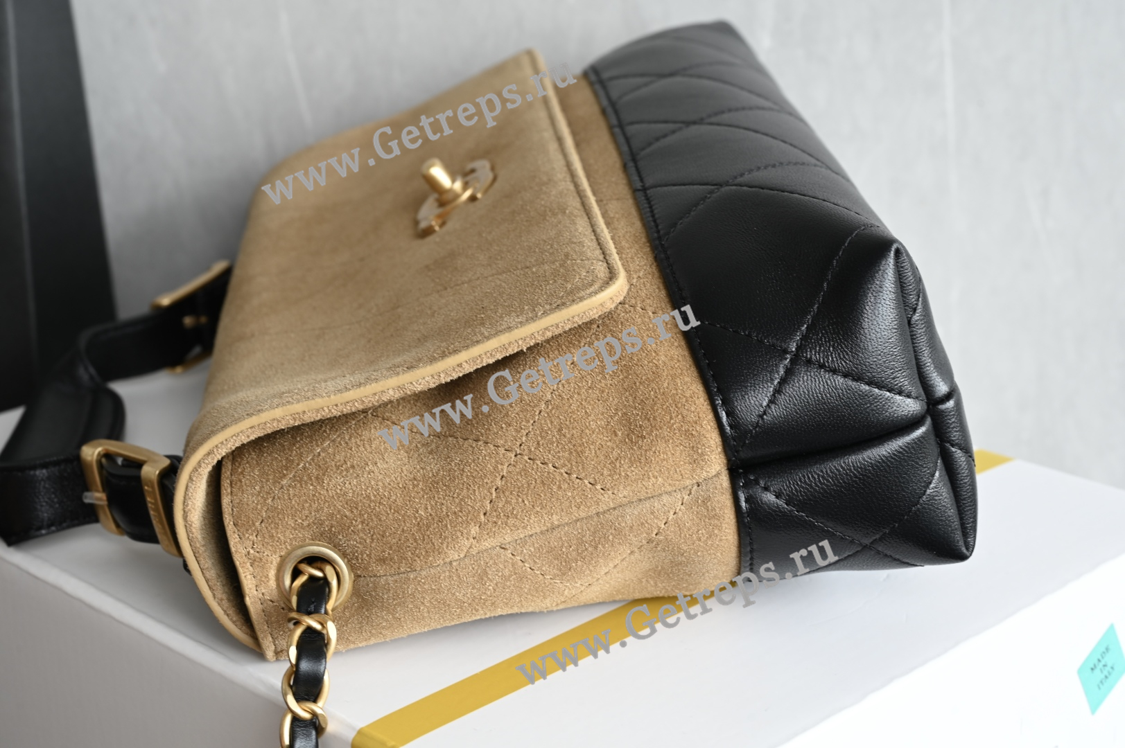 Chanel 25 Messenger Bag Black-2
