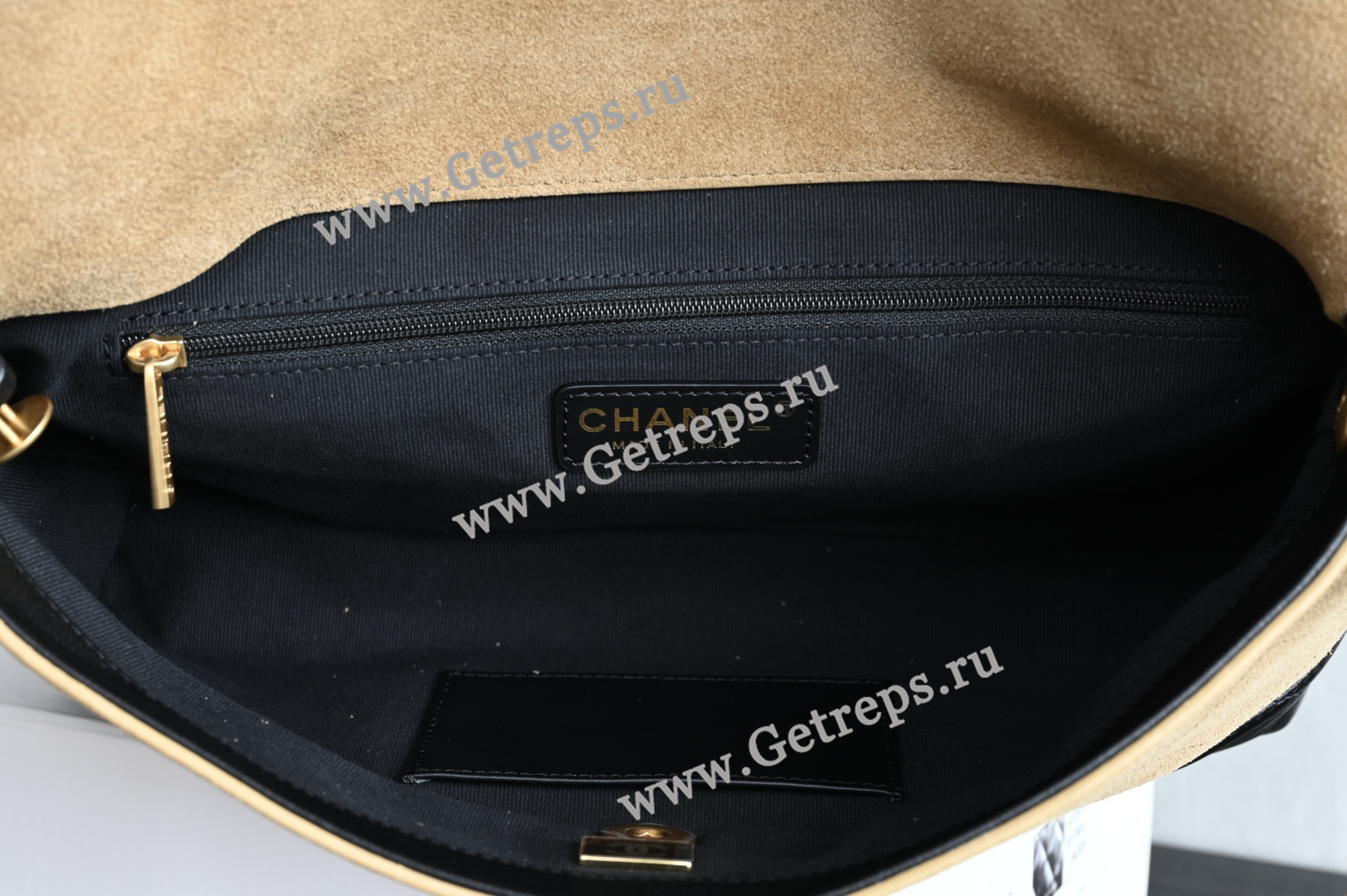 Chanel 25 Messenger Bag Black-2