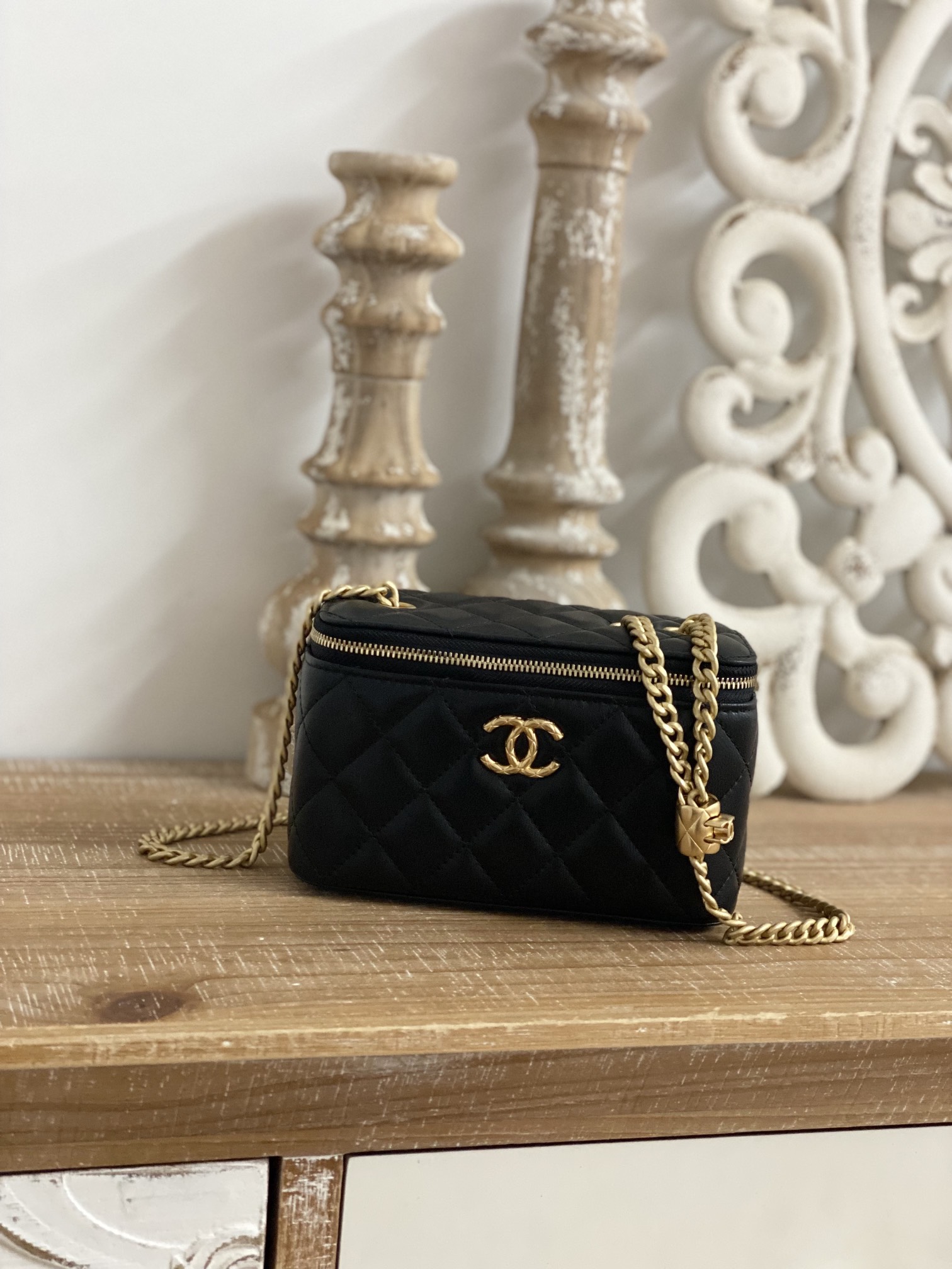 Chanel 81222 Vanity Leather Crossbody Lipstick Bag Black