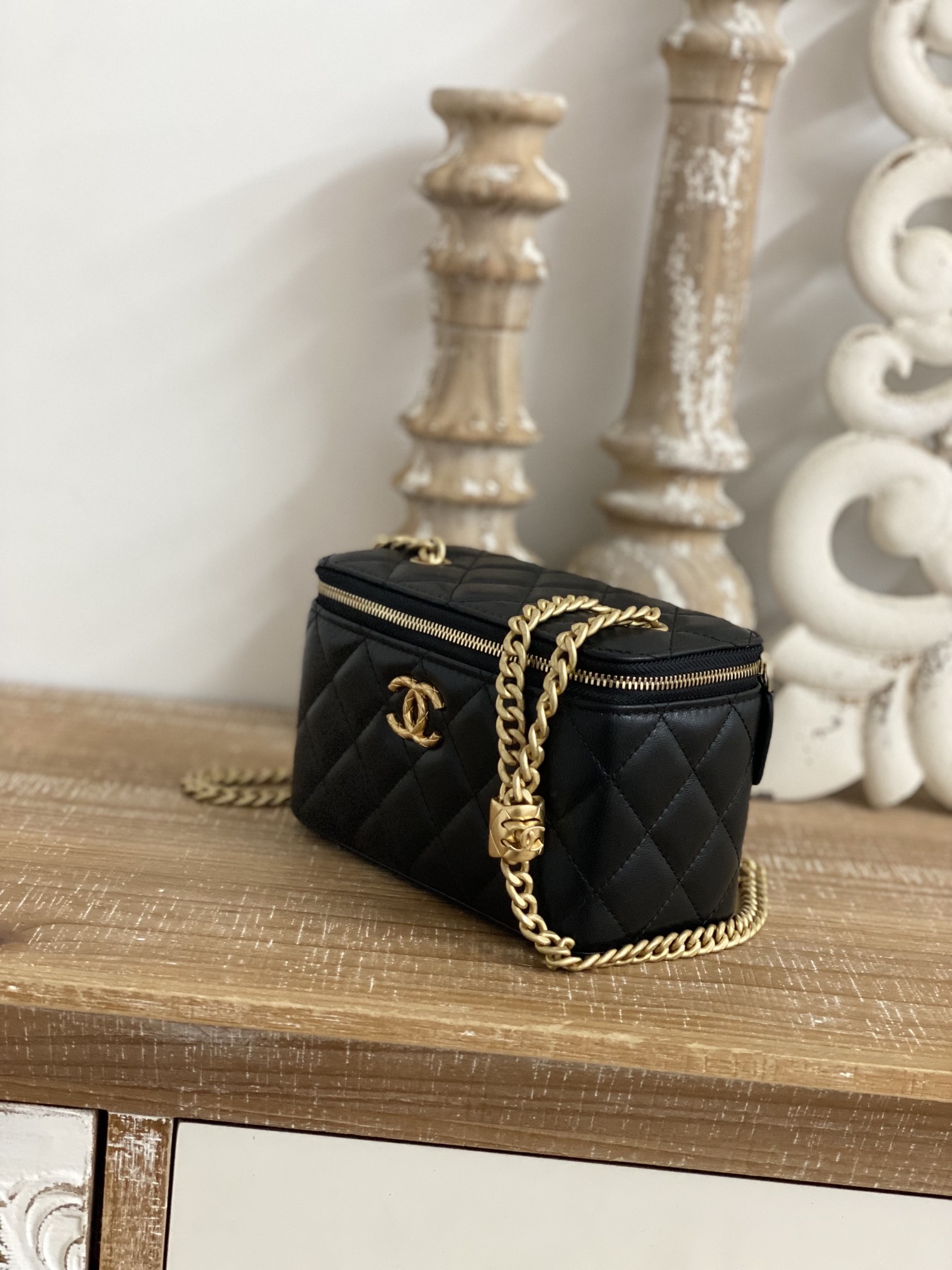 Chanel 81222 Vanity Leather Crossbody Lipstick Bag Black