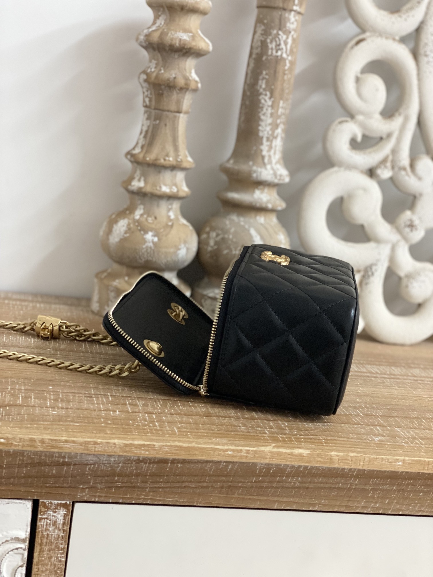 Chanel 81222 Vanity Leather Crossbody Lipstick Bag Black