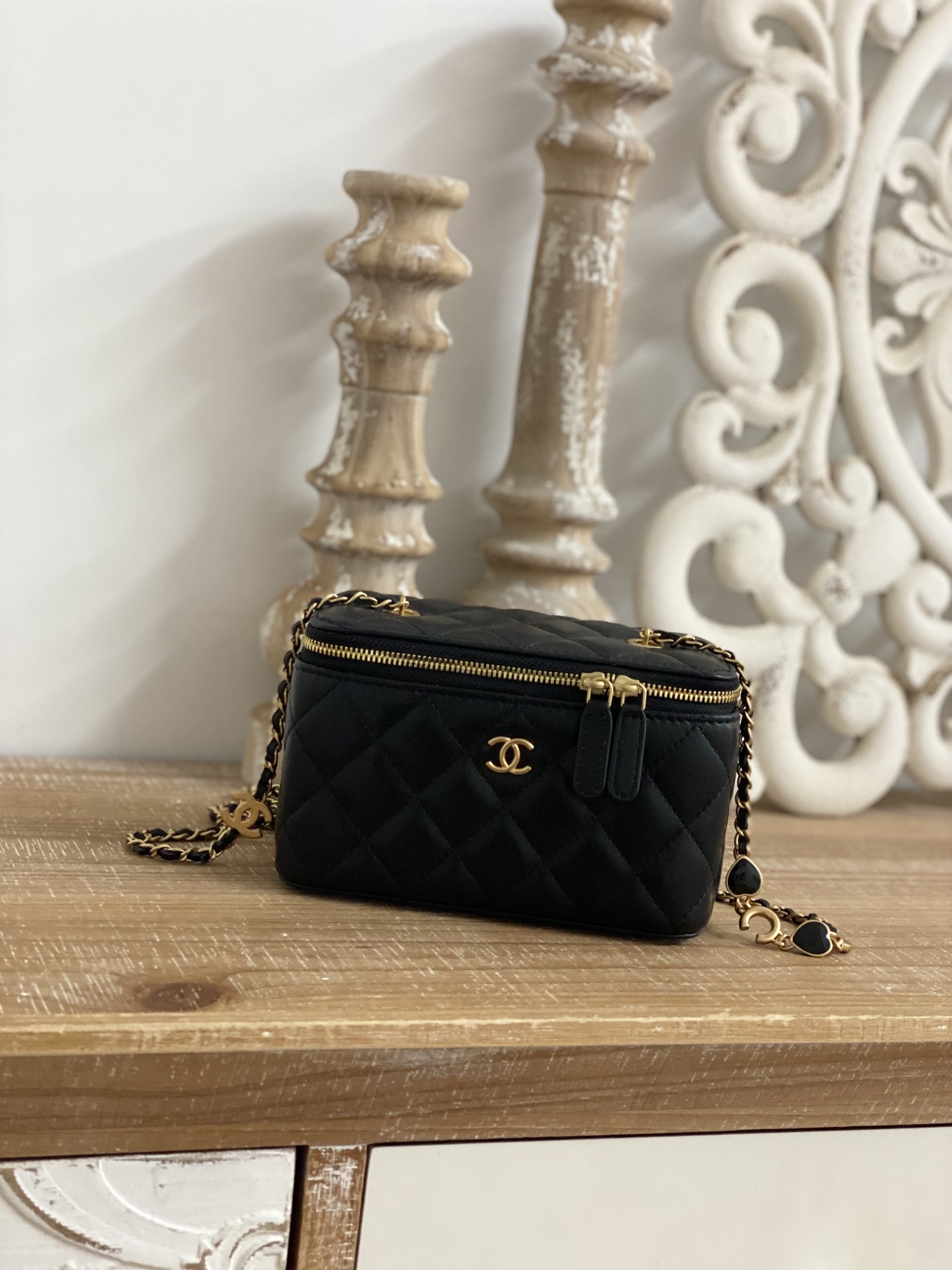 Chanel 81226 Vanity Leather Crossbody Lipstick Bag Black