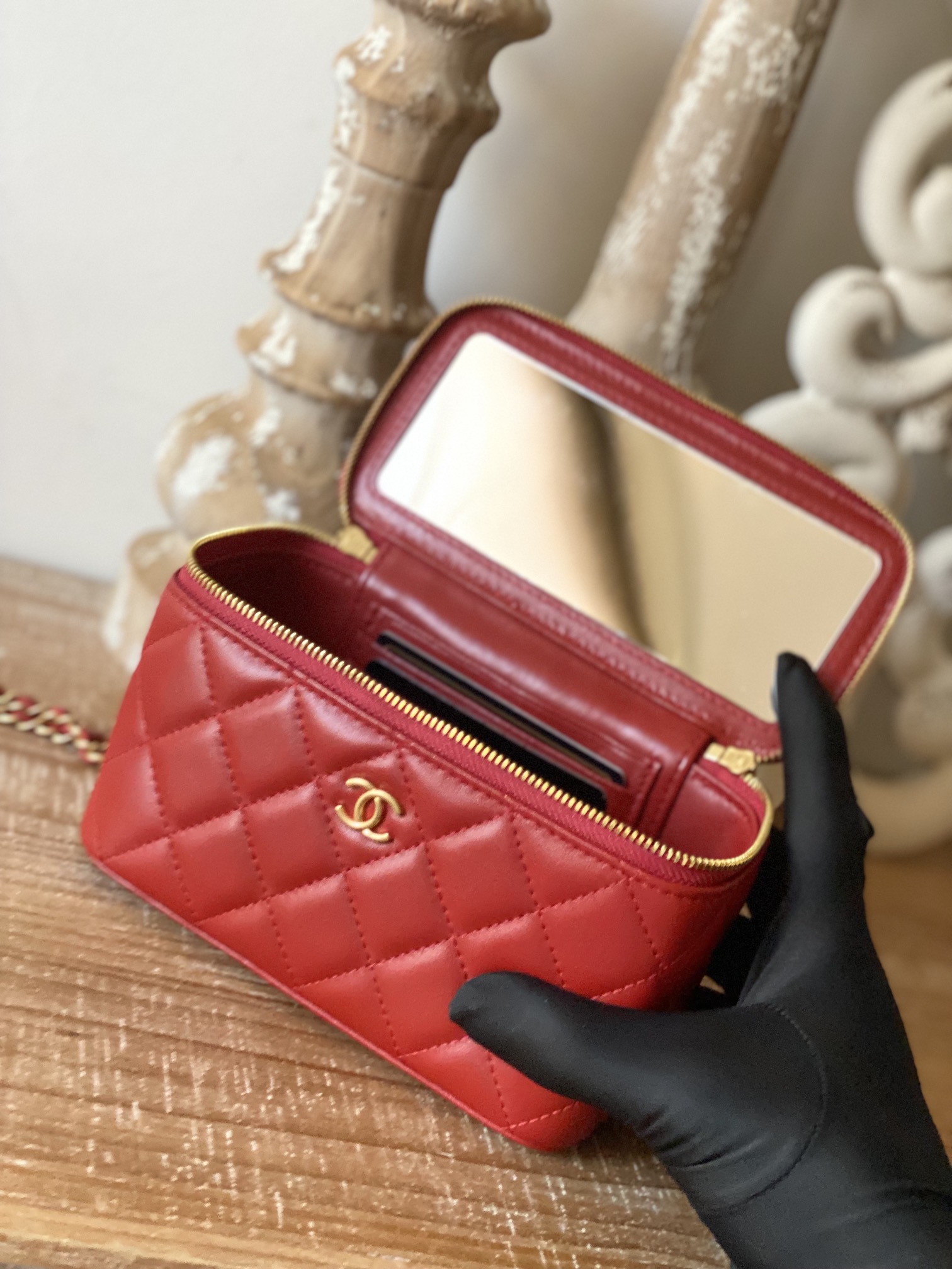 Chanel 81226 Vanity Leather Crossbody Lipstick Bag Red