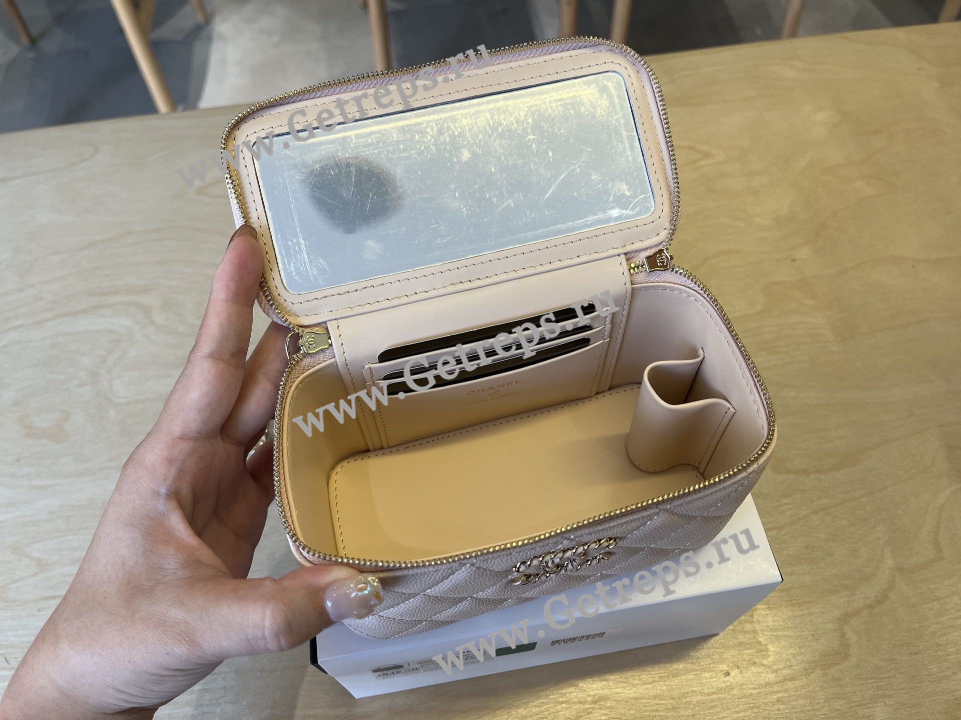 Chanel A96178 Vanity Case Caviar Light Pink