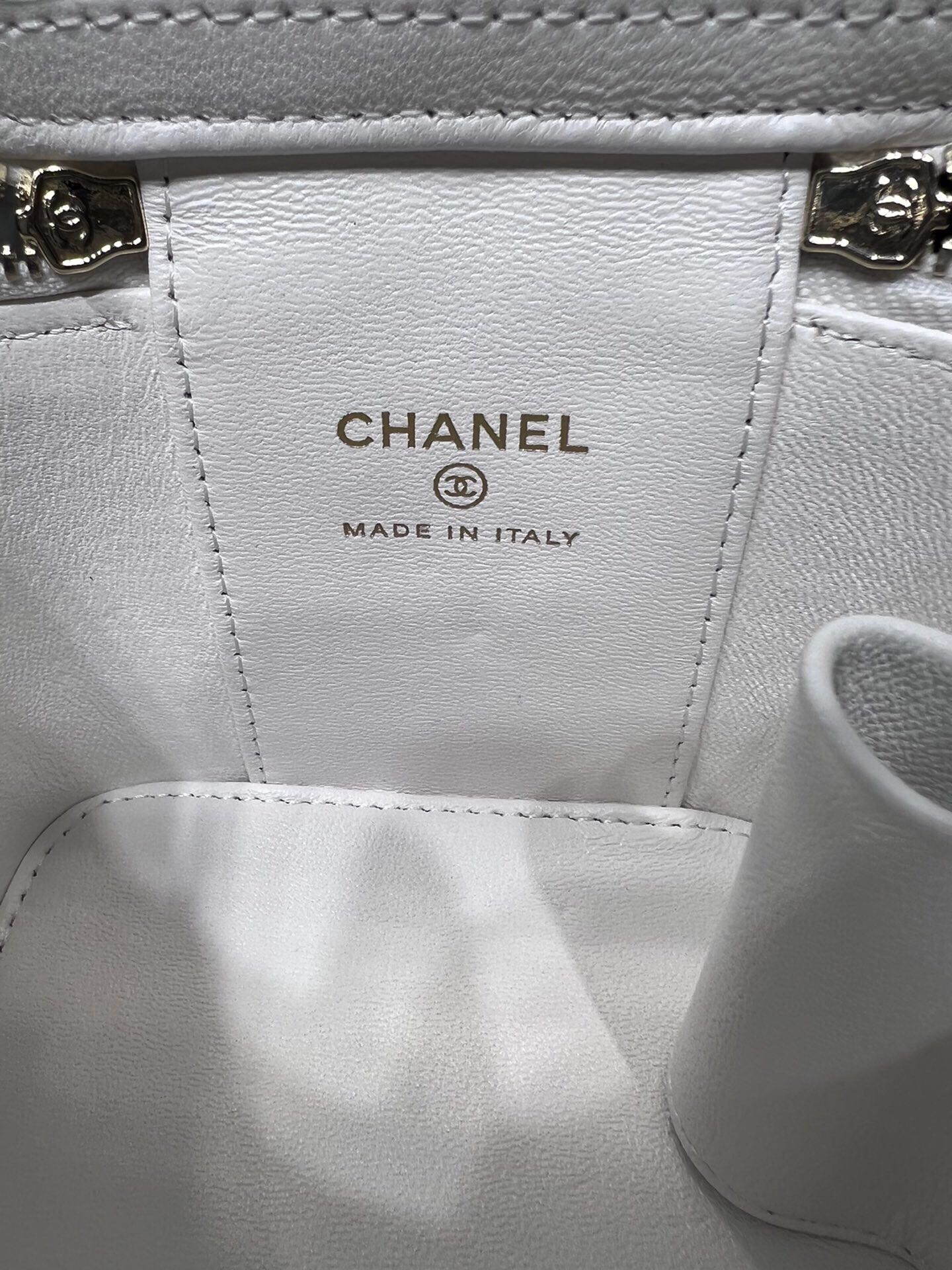 Chanel AP2198Y Ohanel 2022C Vanity Case Box Bag White