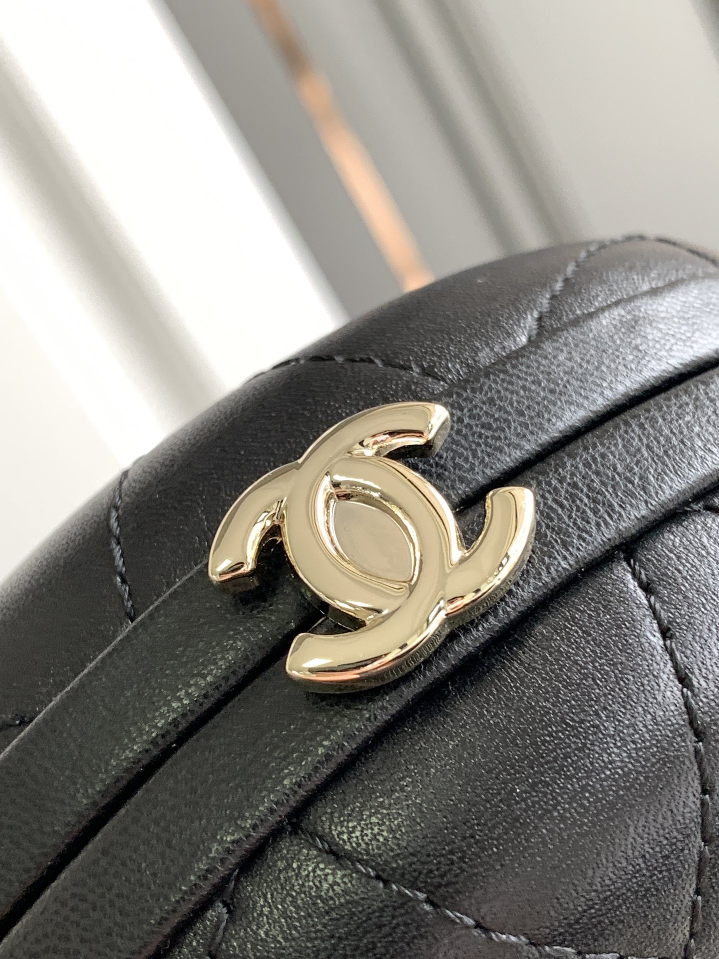 Chanel AP3252 Cluth With Chain Goose Egg Bag Lambskin Black