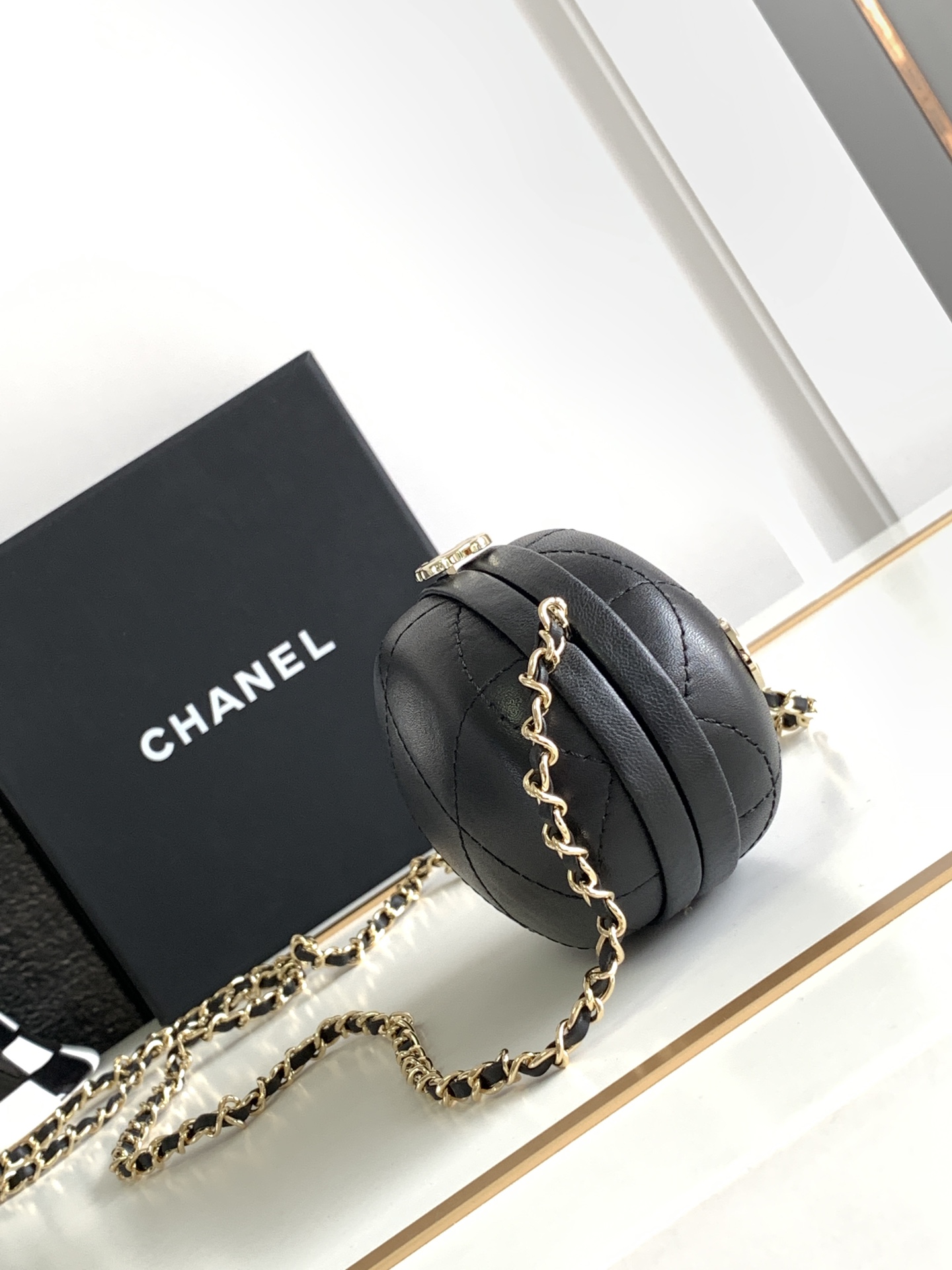 Chanel AP3252 Cluth With Chain Goose Egg Bag Lambskin Black