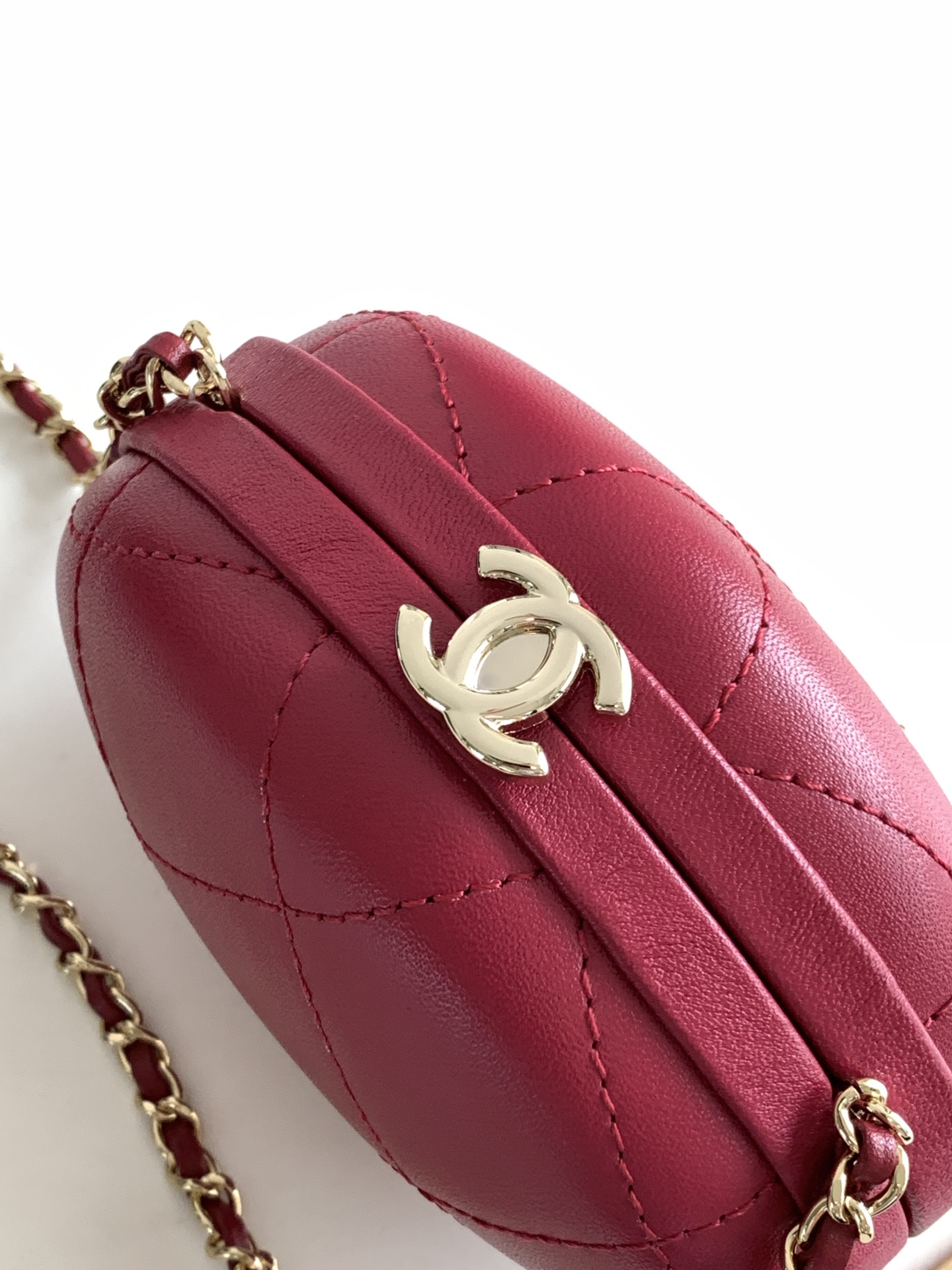 Chanel AP3252 Cluth With Chain Goose Egg Bag Lambskin Red