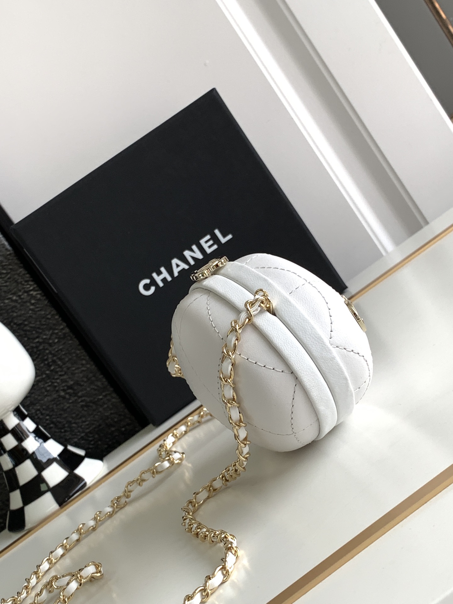 Chanel AP3252 Cluth With Chain Goose Egg Bag Lambskin White