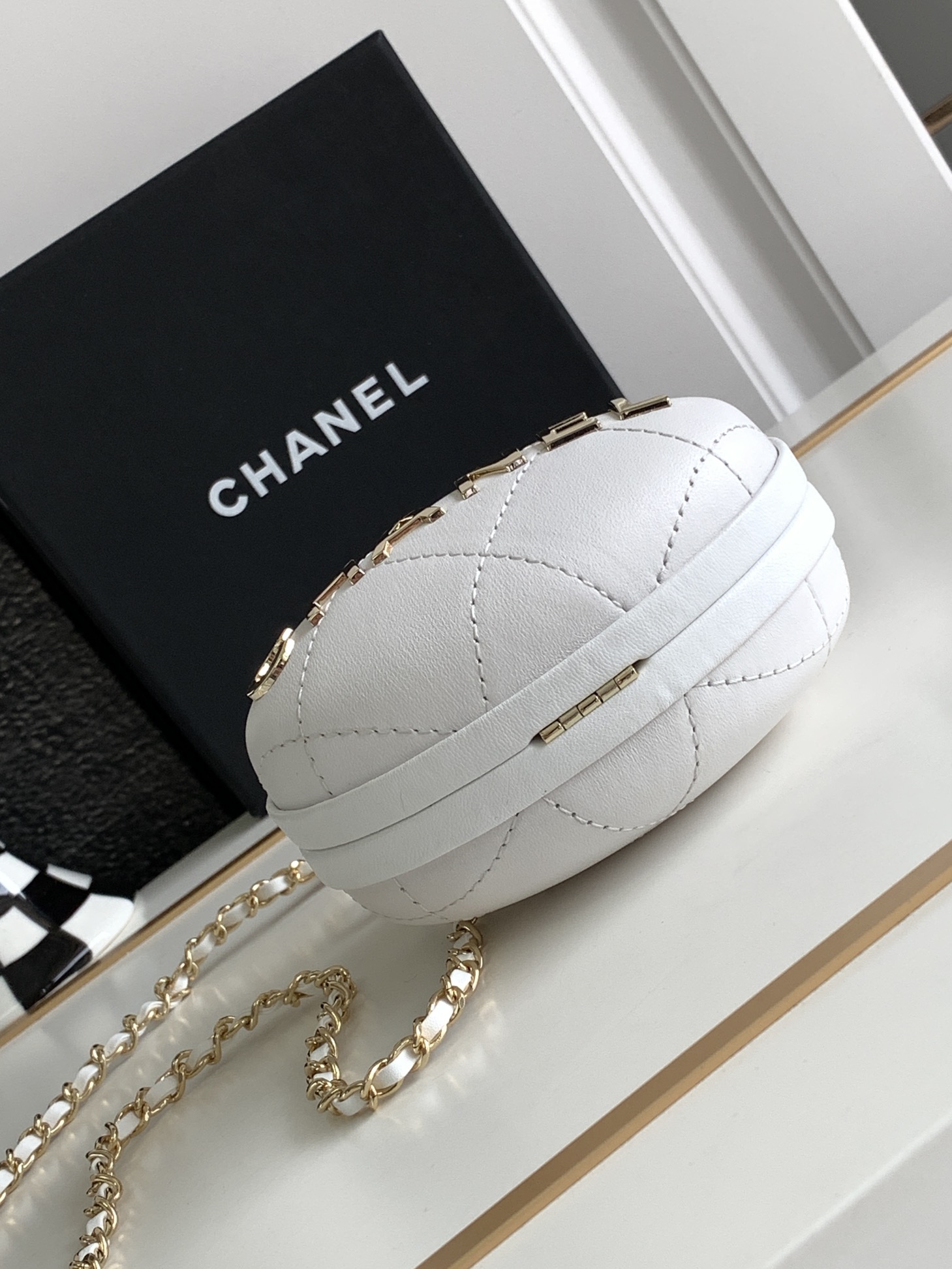 Chanel AP3252 Cluth With Chain Goose Egg Bag Lambskin White